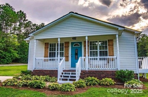 2551 Glenwood St, Kannapolis, NC, 28083-8109 | Card Image