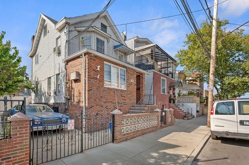 198 Bay 11th St, Brooklyn, NY, 11228-3841 | Card Image