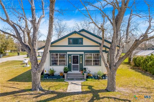 301 S Pecan, Moulton, TX, 77975-4940 | Card Image