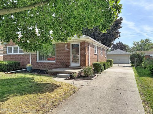 8842 Merriman Rd, Livonia, MI, 48150-3951 | Card Image