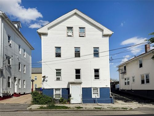 77 Julian St, Providence, RI, 02909-2629 | Card Image