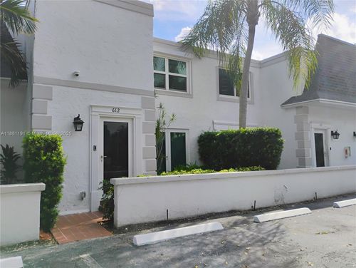 612 Ne 27th Ave, Hallandale Beach, FL, 33009-2943 | Card Image