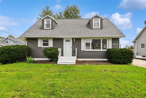 3113 Clover Drive Sw, Cedar Rapids, IA, 52404 | Card Image