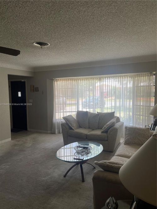 2730 Ne 8th St, Pompano Beach, FL, 33062-4910 | Card Image