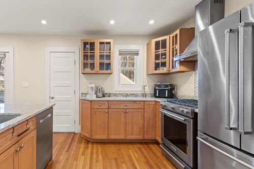 724 East St, Dedham, MA, 02026-3040 | Card Image