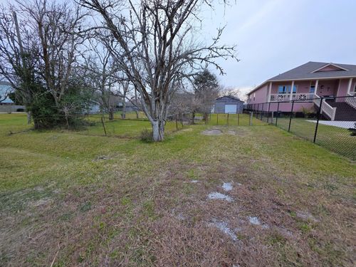 742 5th St, Dickinson, TX, 77539-2871 | Card Image