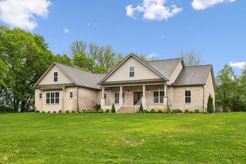 8020 Traditions Ln, Columbia, TN, 38401-3320 | Card Image