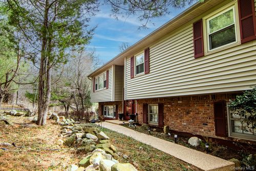 284 Ridge Rd, New City, NY, 10956-6921 | Card Image