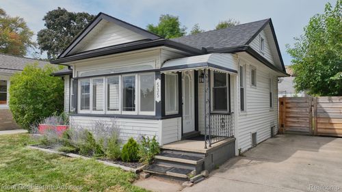 535 E Saratoga St, Ferndale, MI, 48220-2824 | Card Image