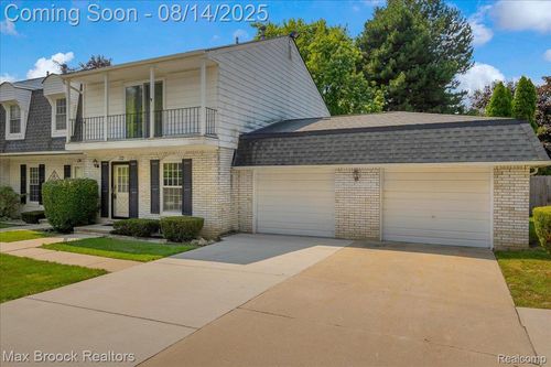 172 Longford Dr, Rochester Hills, MI, 48309-2028 | Card Image