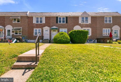 825 Surrey Ln, GLENOLDEN, PA, 19036-1622 | Card Image
