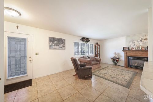 712 River Oaks Dr, Bakersfield, CA, 93309-2853 | Card Image