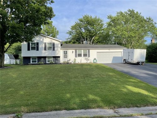 271 Blackwell Ln, Henrietta, NY, 14467-9772 | Card Image