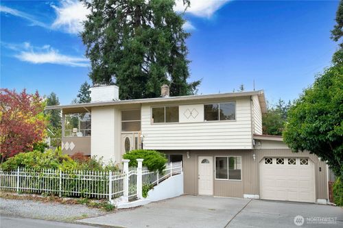 16515 Linden Ave N, Shoreline, WA, 98133-5318 | Card Image