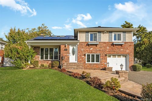 19 Grant Street, Oyster Bay, NY, 11735 | Card Image