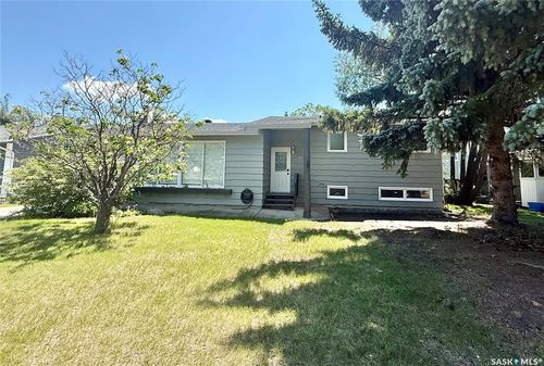 305 2nd Avenue E, Kindersley, SK, S0L1S0 | Card Image