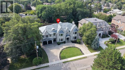 9 Saintfield Avenue, Toronto (Bridle Path-Sunnybrook-York Mills), ON, M3C2M5 | Card Image