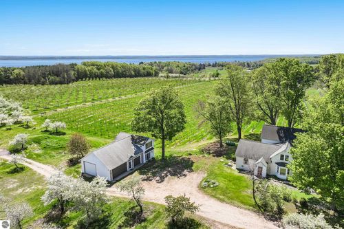 3566 Thistledew Dr, Traverse City, MI, 49686-9786 | Card Image