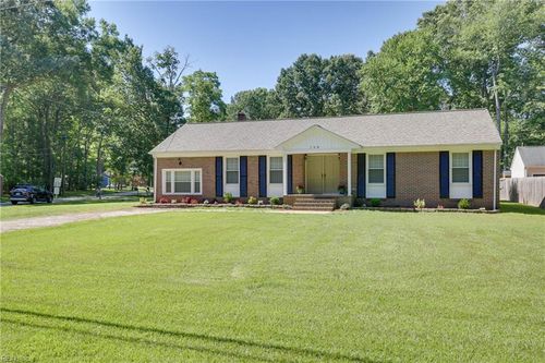 708 Seaford Rd, Seaford, VA, 23696-2307 | Card Image
