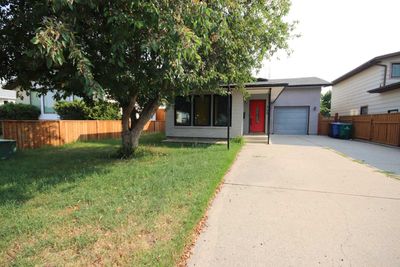 349 Leaside Ave S, House detached with 3 bedrooms, 2 bathrooms and 1 parking in Lethbridge AB | Image 1