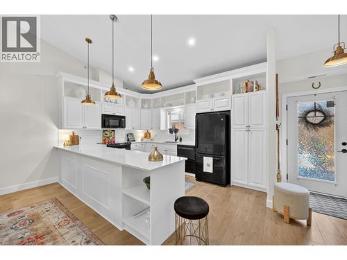 301-3996 Beach Ave, Peachland, BC, V0H1X5 | Card Image