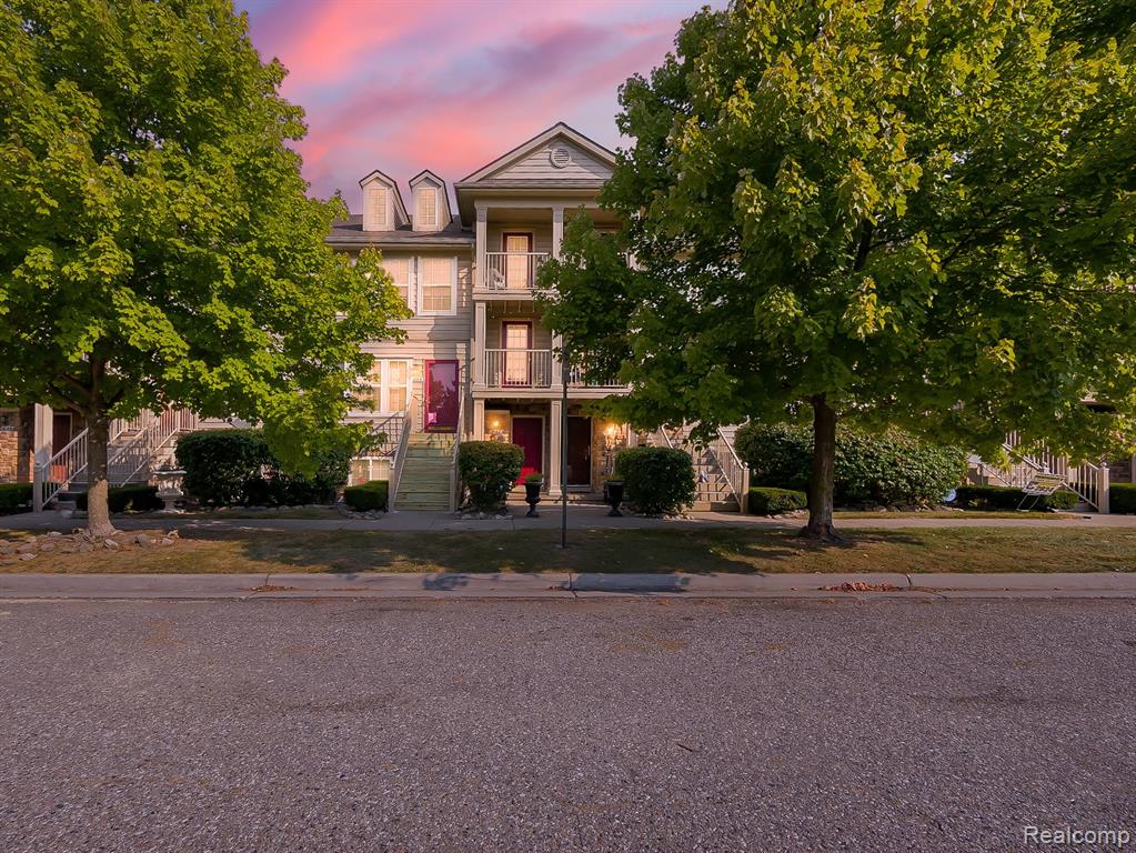 Lydia Ln, Pontiac, MI 48341