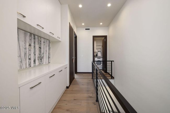 Upstairs hallway | Image 13