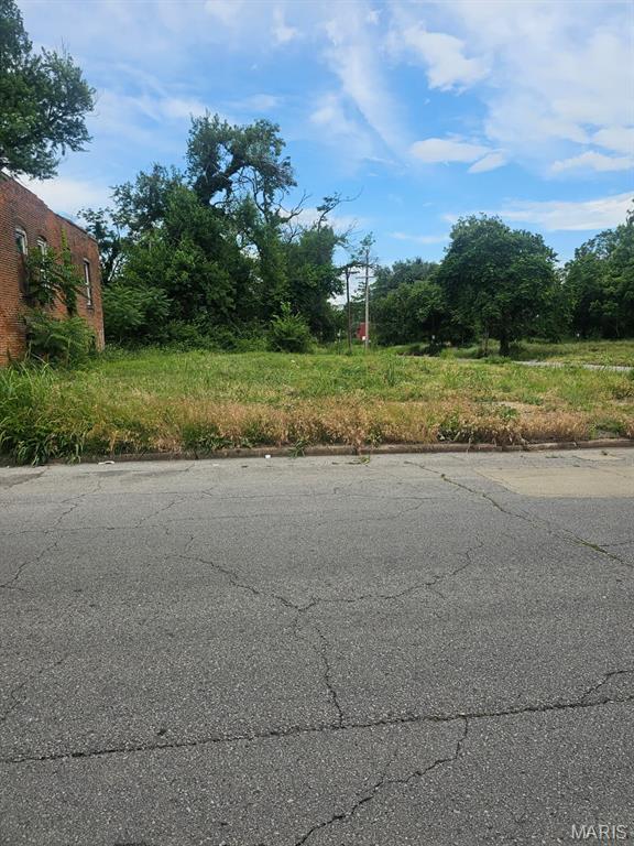 Land in St Louis 2