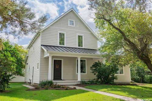 208 1st St, Dundurn, SK, S0K1K0 | Card Image