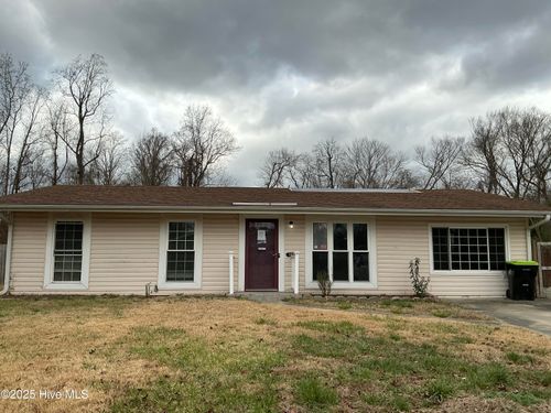 130 Tanglewood Dr, Jacksonville, NC, 28540-3956 | Card Image