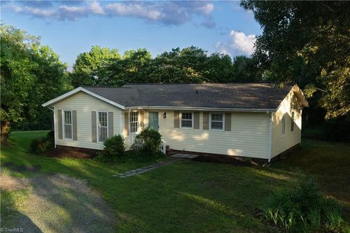 2403 Lynn Oak Dr, Greensboro, NC, 27406-9542 | Card Image