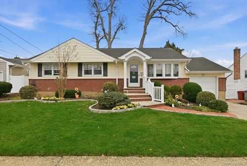 1795 Madison Ave, North Bellmore, NY, 11710-2628 | Card Image