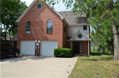 215 Lake Park Rd, Lewisville, TX, 75057-2305 | Card Image