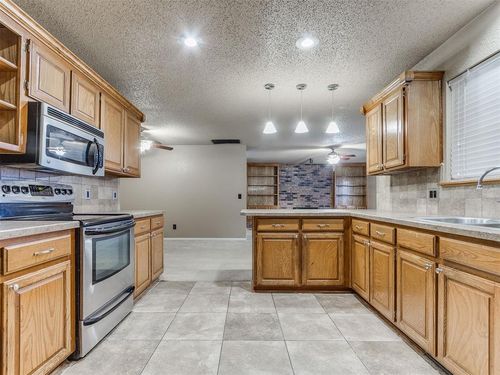 520 Nw 140th St, Edmond, OK, 73013-1913 | Card Image