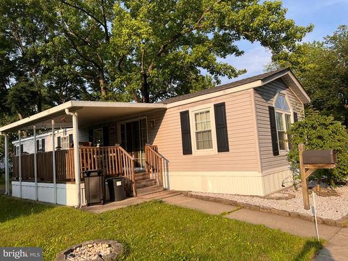 18 Sterling Ct, East Windsor, NJ, 08520-1917 | Card Image