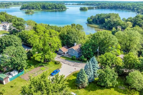1012 N Breens Bay Rd, Summit, WI, 53066-9223 | Card Image