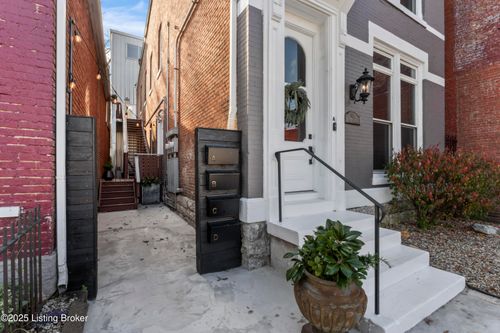 c-902 E Jefferson St, LOUISVILLE, KY, 40206-1620 | Card Image