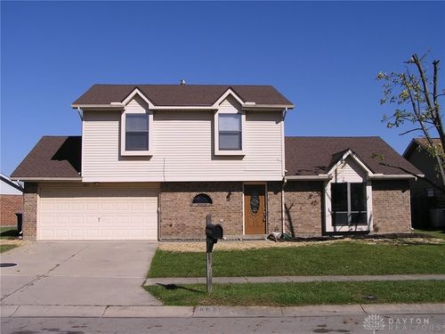 8677 Deer Hollow Dr, Huber Heights, OH, 45424-1258 | Card Image