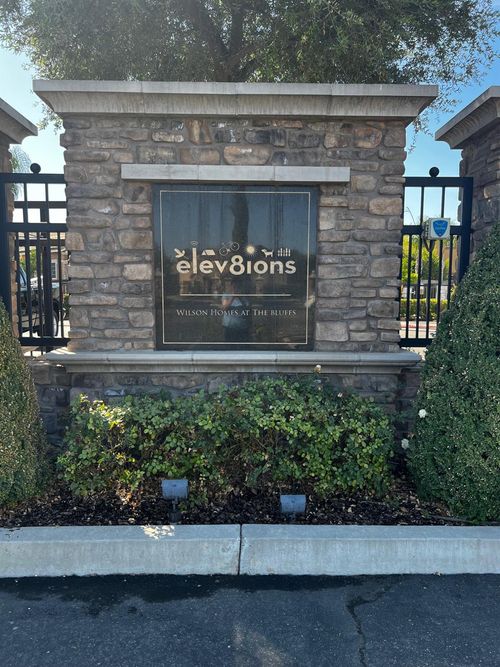 7037 N Creative Dr, Fresno, CA, 93711-0147 | Card Image