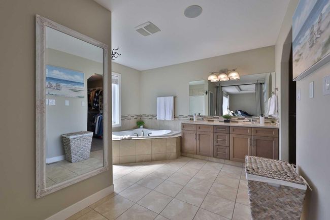 541 Aquitania Blvd W, House other with 6 bedrooms, 4 bathrooms and 4 parking in Lethbridge AB | Image 32