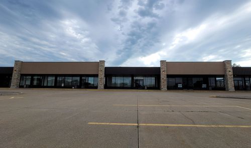 ste-b-4703 16th St, Moline, IL, 61265-7066 | Card Image