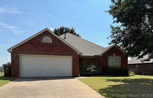 8413 E Lansing St, Broken Arrow, OK, 74014-7422 | Card Image