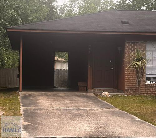 991 Live Oak Dr, Hinesville, GA, 31313-5114 | Card Image