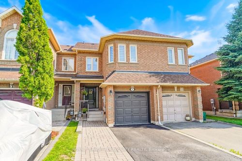 9 Stonebriar Dr, Maple, ON, L6A2N5 | Card Image