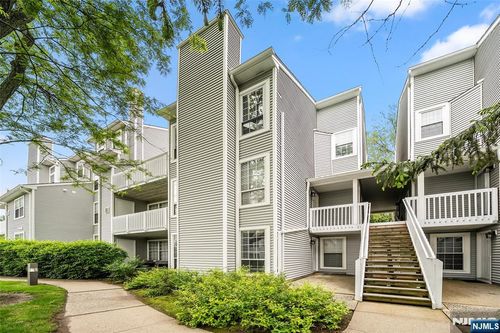 32 Mallard Ct, Englewood, NJ, 07631-5042 | Card Image