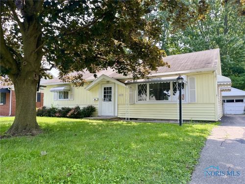 4459 Thackeray Rd, Maumee, OH, 43537-2430 | Card Image