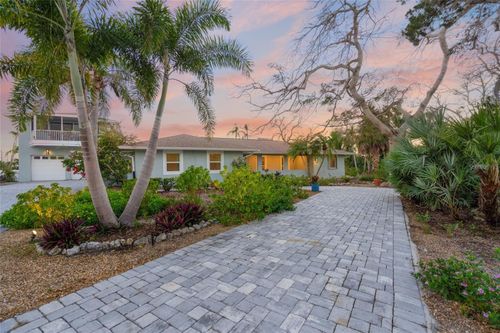 8560 Heron Lagoon Cir, Sarasota, FL, 34242-3811 | Card Image