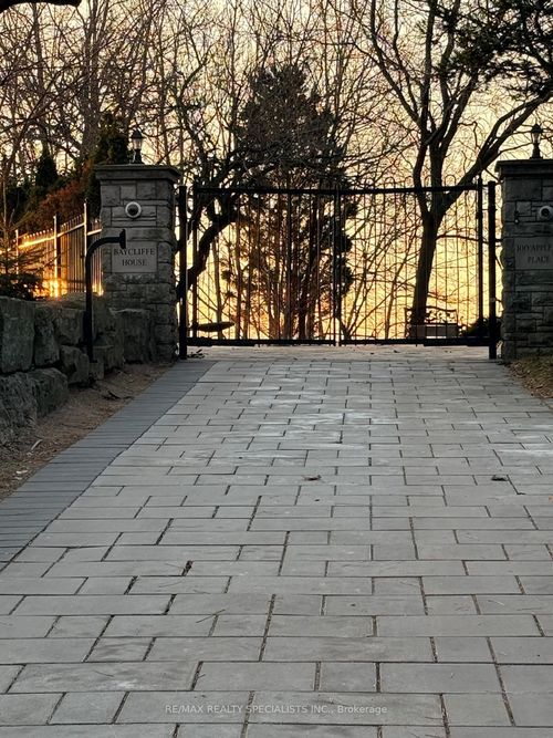 100 Appleby Pl, Burlington, ON, L7L2X1 | Card Image