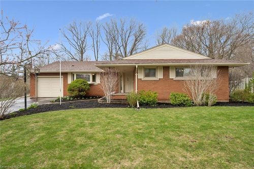 30 Stonybrook Drive, Kitchener, ON, N2M4L5 | Card Image