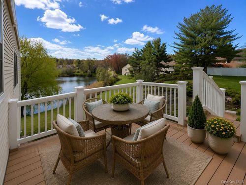 905 Oakridge Cmns, South Salem, NY, 10590-2442 | Card Image
